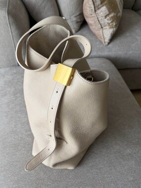 Cream Genuine Leather Bucket Shoulder Bag w/ Gold Hardware